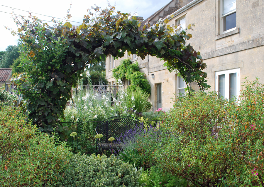 A beautiful garden in Bradford on Avon | These Four Walls blog