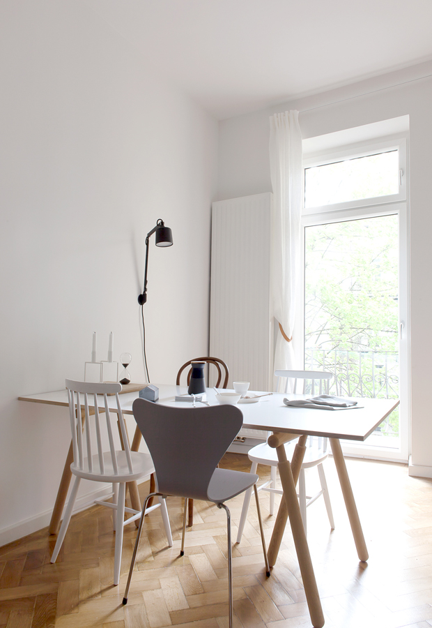 Beige kitchen with turn of the century elements - COCO LAPINE