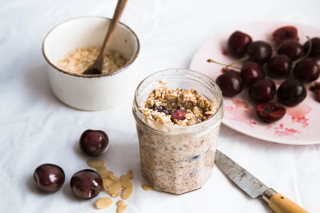 Recipe - cherry Bakewell overnight oats | These Four Walls blog