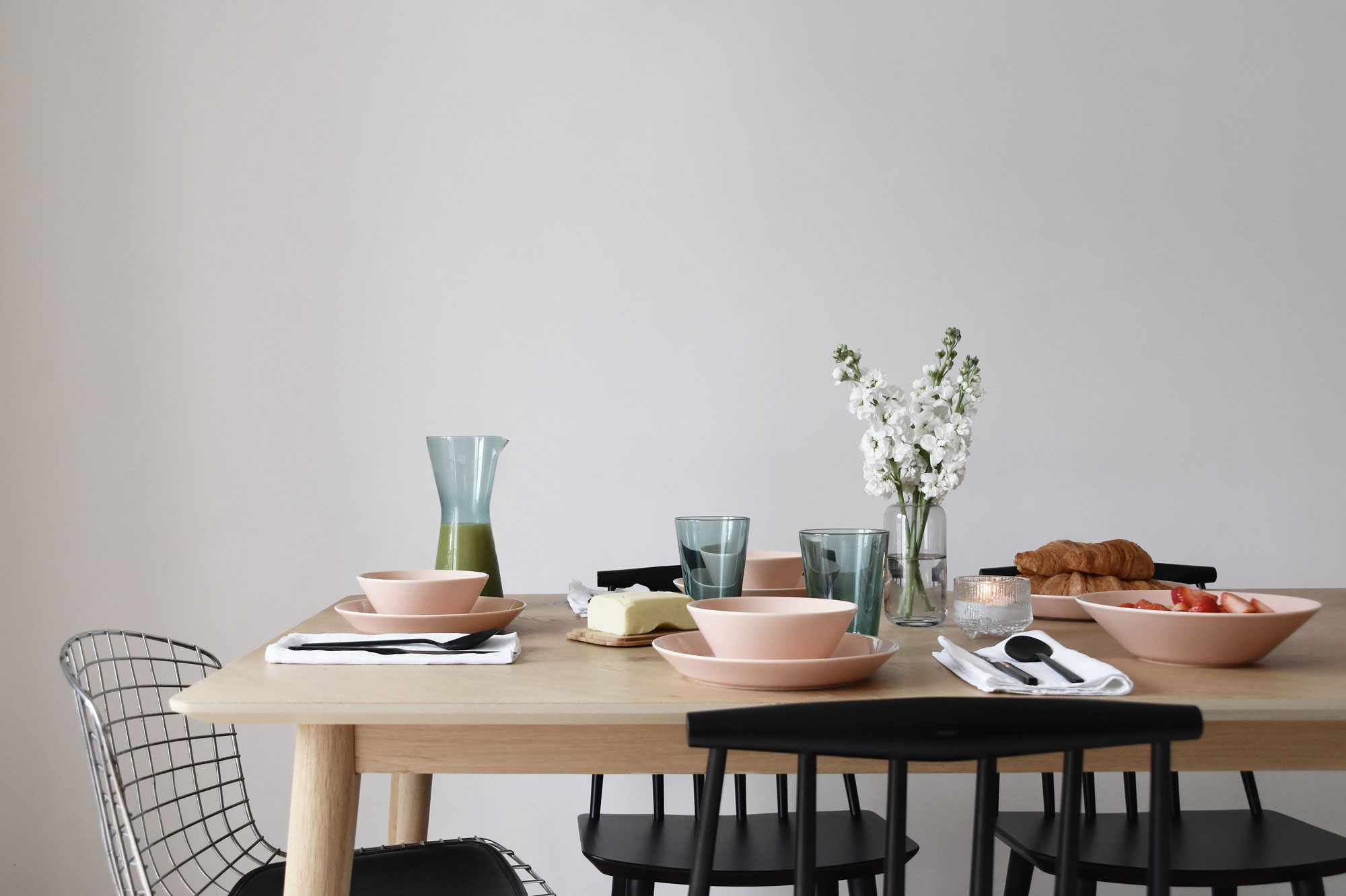 Styling a summer breakfast table with Iittala | These Four Walls blog