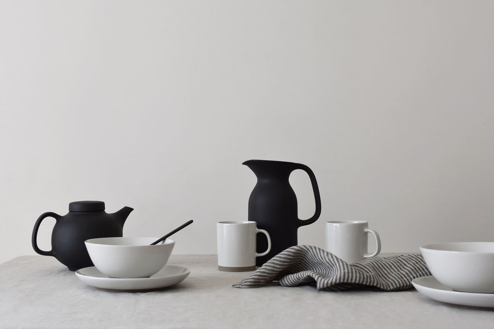 Minimalist table styling with the 'Olio' collection from Royal Doulton | These Four Walls blog