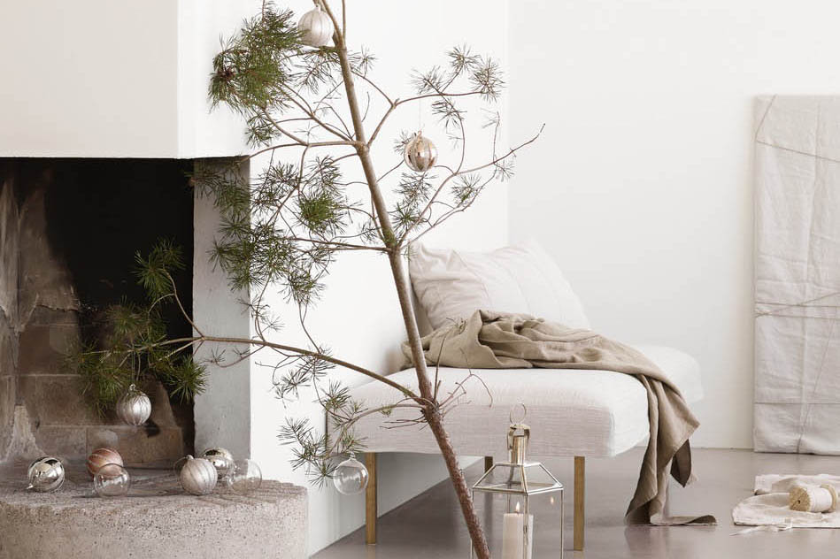 Minimalist Christmas decorations in blush pink, beige and grey | Three colour scheme for timeless Christmas style | These Four Walls blog